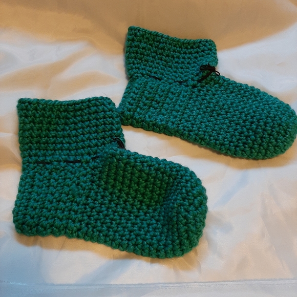 Crochet slippers - Picture 3 of 4